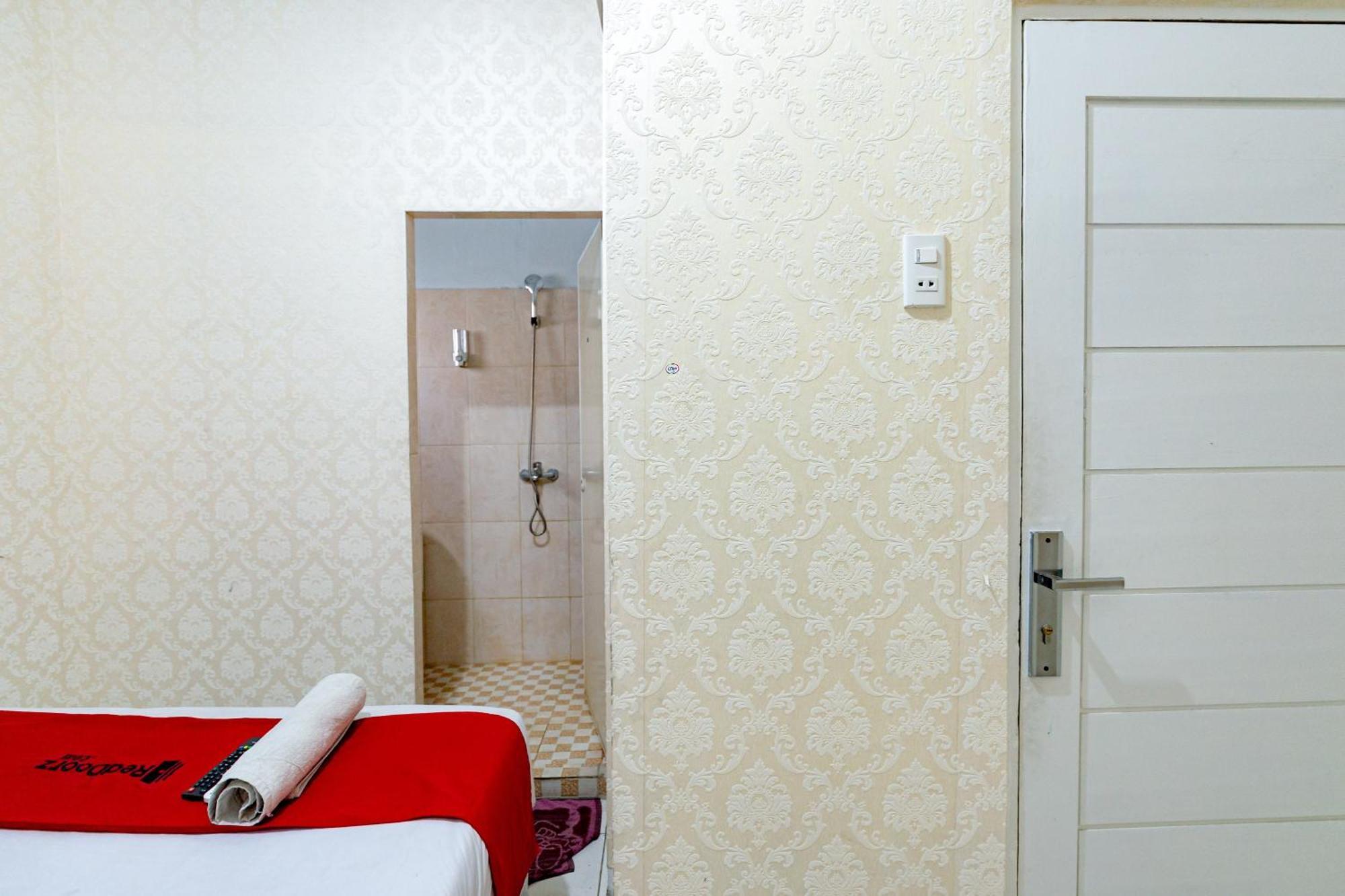 Reddoorz Near Rsud Dr Pringadi Medan 3 Hotel Eksteriør billede